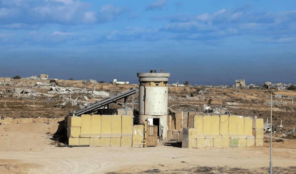 Estabelecer locais militares israelenses próximos à Linha Amarela fortalece a anexação de fato e ameaça civis em Gaza
