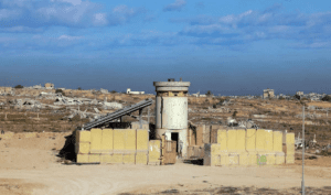 Estabelecer locais militares israelenses próximos à Linha Amarela fortalece a anexação de fato e ameaça civis em Gaza