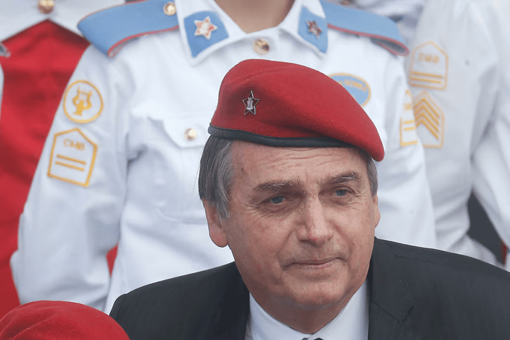 Forças Armadas devem enviar documentos em processo sobre perda de patente de Bolsonaro