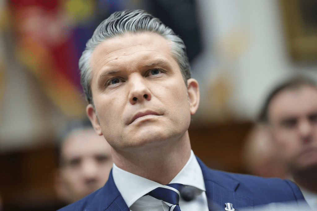 Hegseth enfrenta legisladores do Senado divididos sobre guerra no Irã e demissões no Pentágono