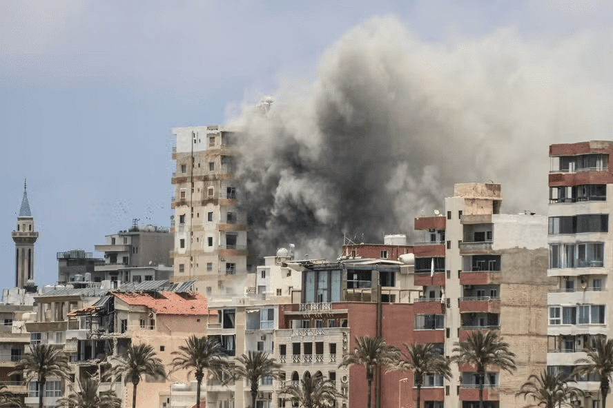 Israel volta a atacar o Líbano e inclui pela primeira vez área cristã de Tiro em ordem de retirada