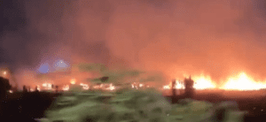 Colonos israelenses estão incendiando as vilas de Deir Dibwan e Burqa, na Cisjordânia