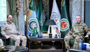 Comandante da Força Real de Defesa Aérea Saudita se encontra com vice-comandante do Comando Central dos EUA