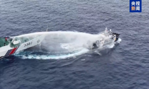 A CCG toma medidas de aplicação da lei contra embarcações filipinas ilegais após dois dias de provocações ao largo de Huangyan Dao