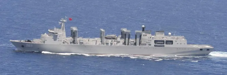A China está construindo um enorme navio de suprimentos para seus grupos de porta-aviões