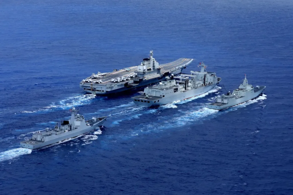 A China está construindo um enorme navio de suprimentos para seus grupos de porta-aviões
