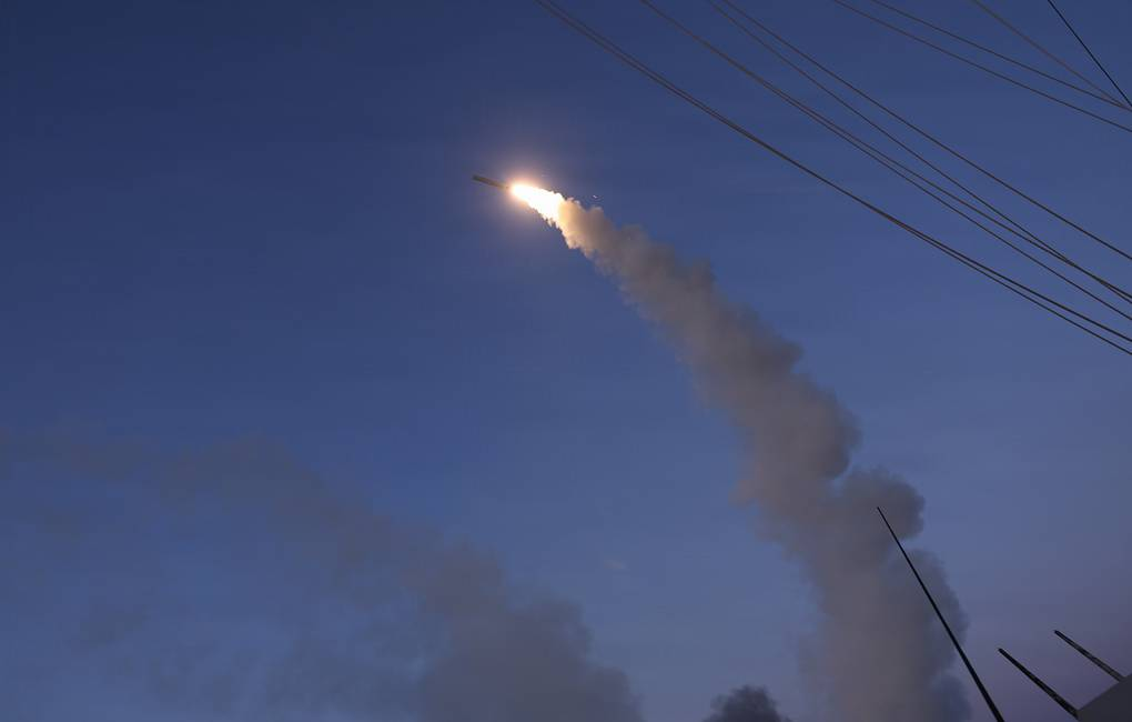 EUA atacam a Usina Nuclear de Darhovin em construção no Irã