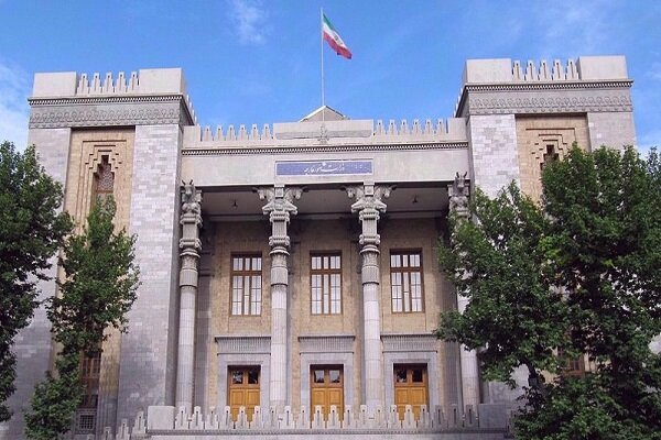 O Irã critica a decisão do Reino Unido de designar o IRGC como organização terrorista